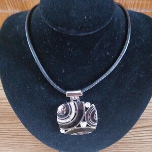 LIBERTY WOMAN black/silver tone  choker necklace